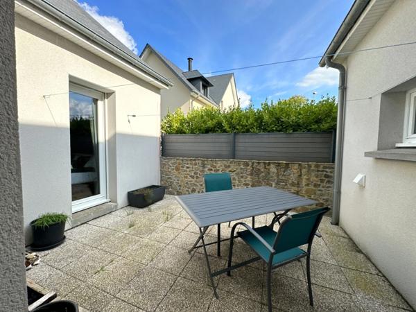 Rare à la vente !!! Magnifique plain-pied de 146 m² construit en 2007 avec quatre chambres...