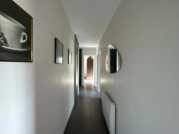 Rare à la vente !!! Magnifique plain-pied de 146 m² construit en 2007 avec quatre chambres...