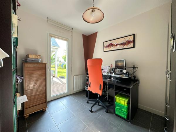 Rare à la vente !!! Magnifique plain-pied de 146 m² construit en 2007 avec quatre chambres...