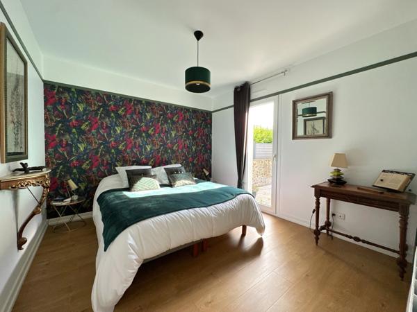 Rare à la vente !!! Magnifique plain-pied de 146 m² construit en 2007 avec quatre chambres...