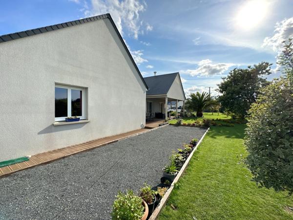 Rare à la vente !!! Magnifique plain-pied de 146 m² construit en 2007 avec quatre chambres...