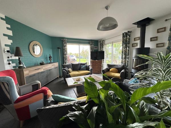 Rare à la vente !!! Magnifique plain-pied de 146 m² construit en 2007 avec quatre chambres...