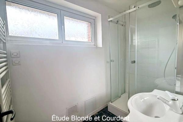 Maison à louer à Hazebrouck dans le Nord (59190), ref : 12993/1110   
Barrière rouge