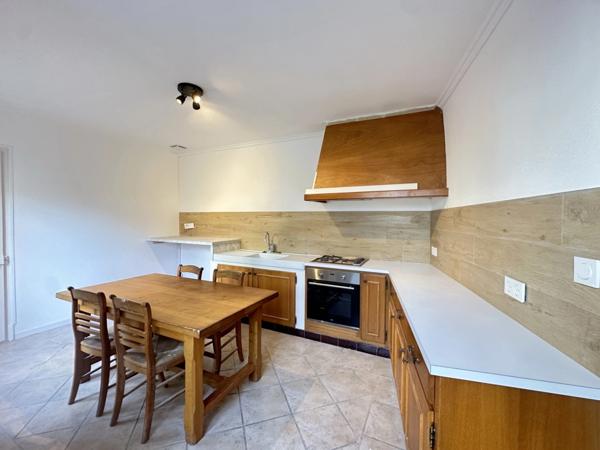 COURVILLE SUR EURE (28) Maison renovée Surface 92 m², 3 chambres, garage