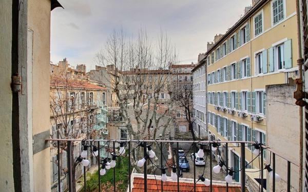 Appartement à vendre    2 pièces • 35 m2 Marseille 6
