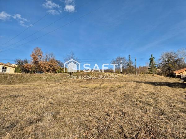 Terrain constructible viabilisé en bordures.