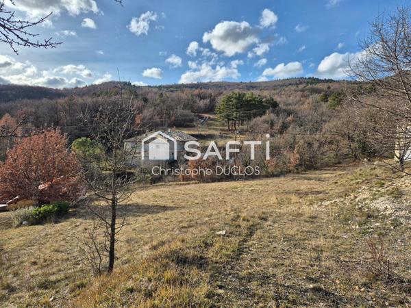 Terrain constructible viabilisé en bordures.