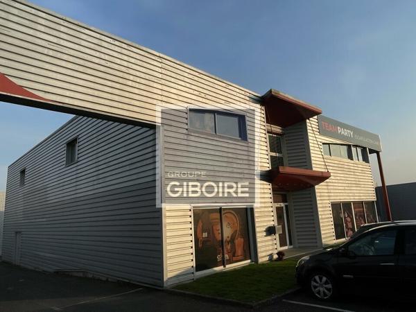 Local d'activites 479 m² à louer MONTGERMONT (réf : 35.6831)
