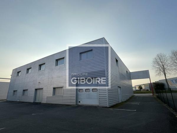 Local d'activites 479 m² à louer MONTGERMONT (réf : 35.6831)