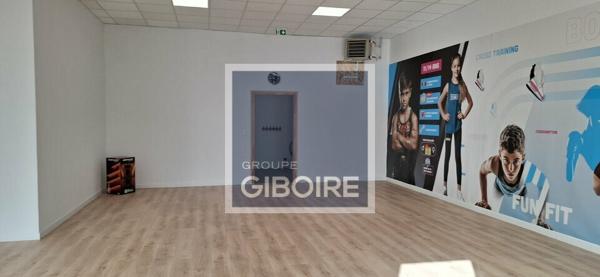 Local d'activites 479 m² à louer MONTGERMONT (réf : 35.6831)