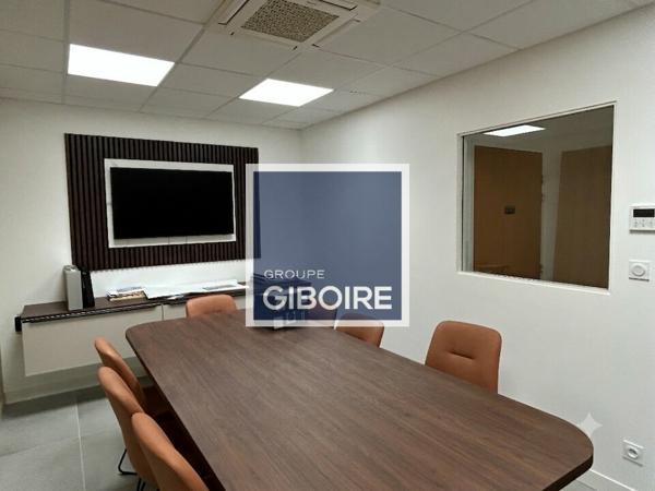 Local d'activites 330 m² à louer PACE (réf : 35.7300)