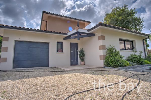 Gujan Mestras centre - Villa contemporaine de 158 m² avec piscine chauffée, 4 chambres dont 2 suites, dans imp