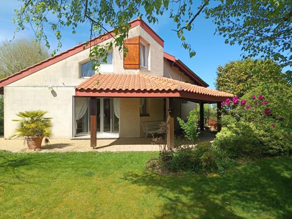 Maison d’Architecte Lumineuse 4 chambres , Piscine et Grand Jardin Paysager