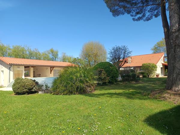 Maison d’Architecte Lumineuse 4 chambres , Piscine et Grand Jardin Paysager