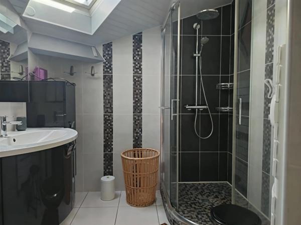 Maison d’Architecte Lumineuse 4 chambres , Piscine et Grand Jardin Paysager