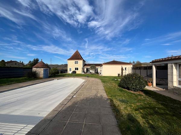 Spacieuse maison de plain-pied avec piscine, studio indépendant et grand jardin