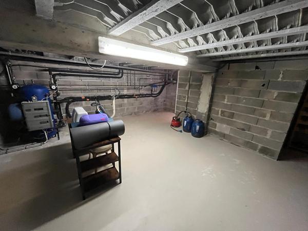 Spacieuse maison de plain-pied avec piscine, studio indépendant et grand jardin