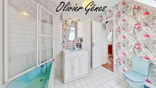 Saint-Saturnin (72650) Maison individuelle de 7 pièces - 134 m² - 4 chambres - Bureau - garage - jardin
