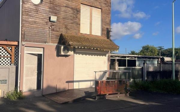 Immeuble à vendre    3 pièces • 75,60 m2 Les Abymes