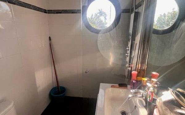 Immeuble à vendre    3 pièces • 75,60 m2 Les Abymes