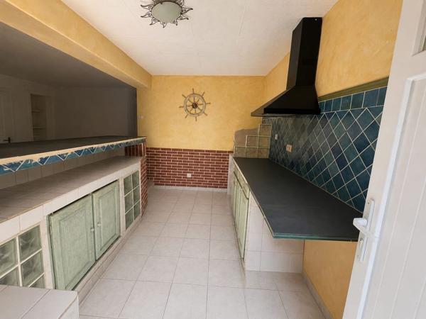 Appartement 85 m² habitables à rénover - Quartier d'Anthéor  - Cave de 60 m² de plain-pied