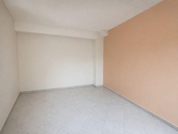 Appartement 85 m² habitables à rénover - Quartier d'Anthéor  - Cave de 60 m² de plain-pied