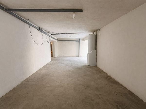 Appartement 85 m² habitables à rénover - Quartier d'Anthéor  - Cave de 60 m² de plain-pied