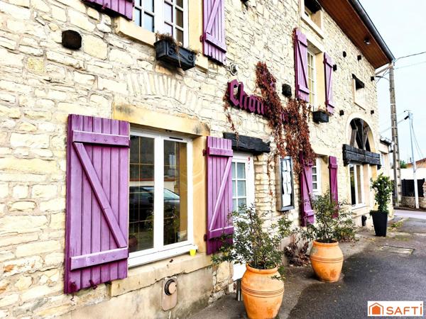 Fonds d'un superbe restaurant gastronomique réputé dans toute la région, prêt à poursuivre