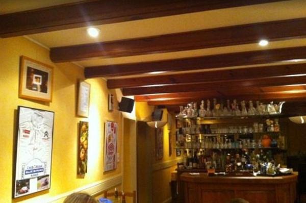 Fonds d'un superbe restaurant gastronomique réputé dans toute la région, prêt à poursuivre