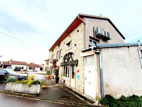 Fonds d'un superbe restaurant gastronomique réputé dans toute la région, prêt à poursuivre