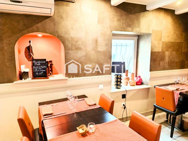 Fonds d'un superbe restaurant gastronomique réputé dans toute la région, prêt à poursuivre