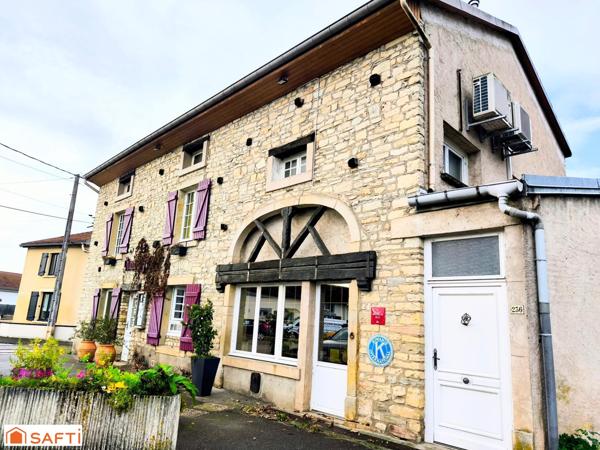 Fonds d'un superbe restaurant gastronomique réputé dans toute la région, prêt à poursuivre