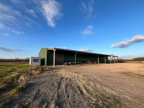 Entrepôt de plus de 900m² sur une terrain de plus de 5000m² à Villaudric !