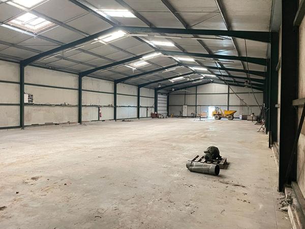 Entrepôt de plus de 900m² sur une terrain de plus de 5000m² à Villaudric !