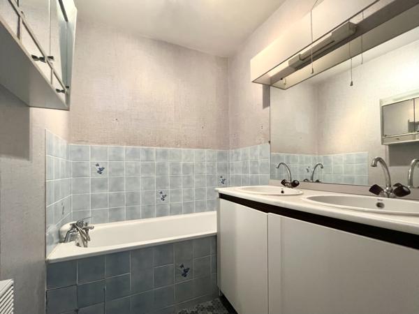 SABLON : Appartement 3 pièces de 64m2 avec stationnement privatif
