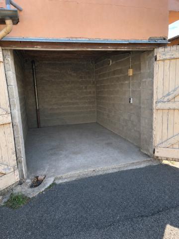 Parking
        
        - 13 m² 15 000 € *