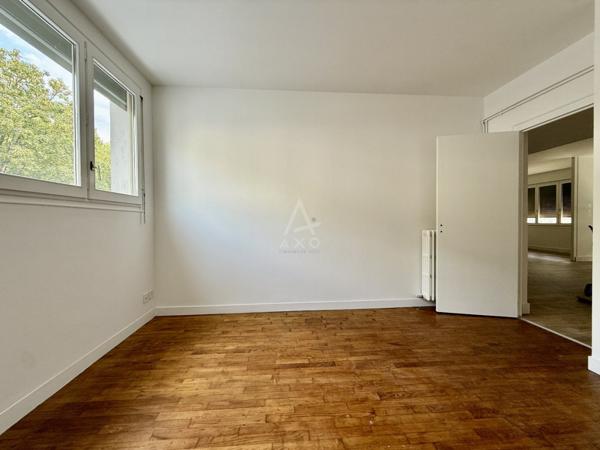 Appartement de 81 m² , rénové, 2 chambres, possibilité 3 ch, cuisine neuve, A/E, garage, cellier, cave -proche centre ville ,  rue Dupont des Loges à Rennes