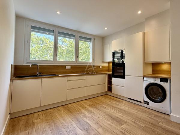 Appartement de 81 m² , rénové, 2 chambres, possibilité 3 ch, cuisine neuve, A/E, garage, cellier, cave -proche centre ville ,  rue Dupont des Loges à Rennes