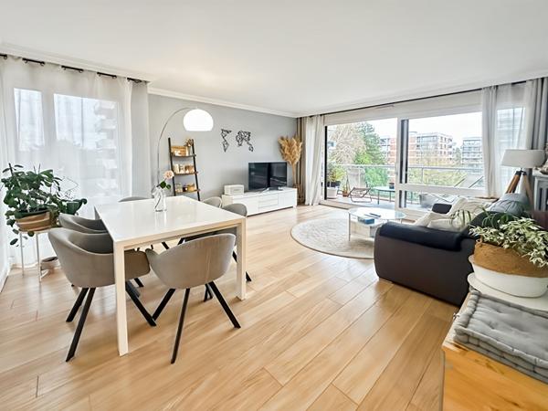 Appartement 3 pièces avec extérieurs multiples dans une belle résidence sécurisée familiale à Jouy-en-Josas