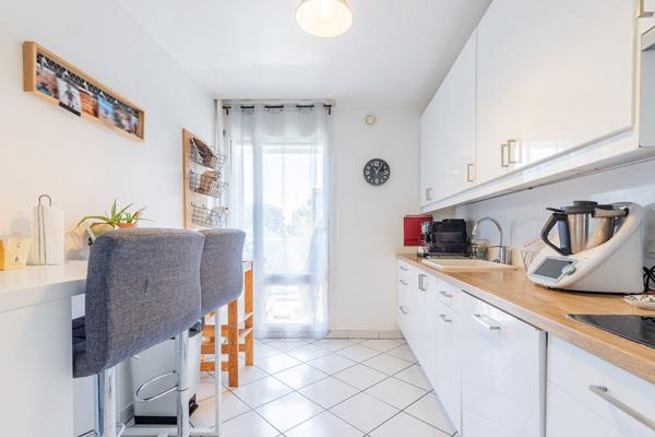 Appartement 3 pièces avec extérieurs multiples dans une belle résidence sécurisée familiale à Jouy-en-Josas