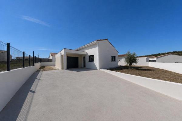 VILLA NEUVE  3 CHAMBRES PISCINE