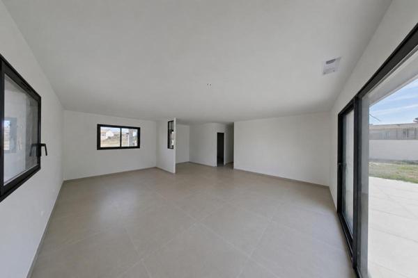 VILLA NEUVE  3 CHAMBRES PISCINE