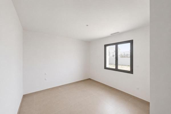 VILLA NEUVE  3 CHAMBRES PISCINE