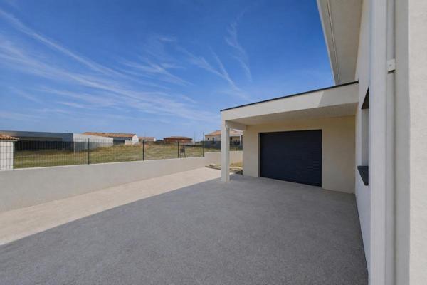 VILLA NEUVE  3 CHAMBRES PISCINE