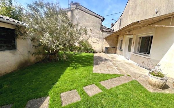 Maison à vendre    5 pièces •  Châteaubernard