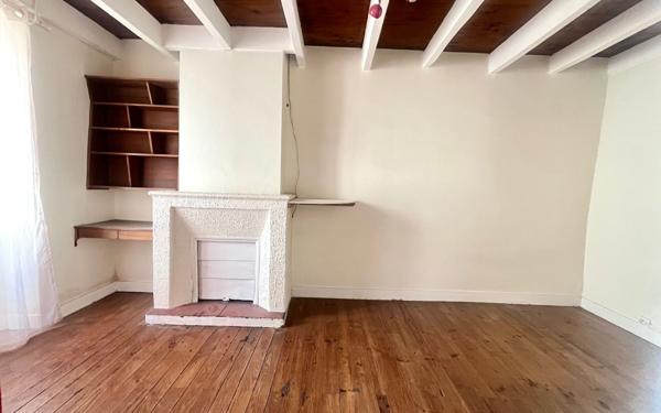 Maison à vendre    5 pièces •  Châteaubernard