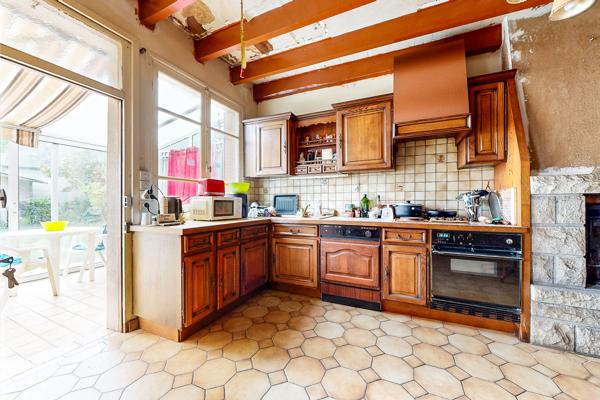 Maison à rénover de 145 m² avec dépendances et plus d’un hectare de terrain – Le Mené