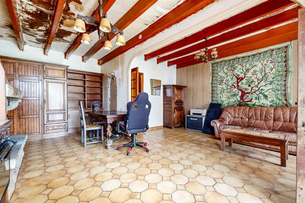 Maison à rénover de 145 m² avec dépendances et plus d’un hectare de terrain – Le Mené