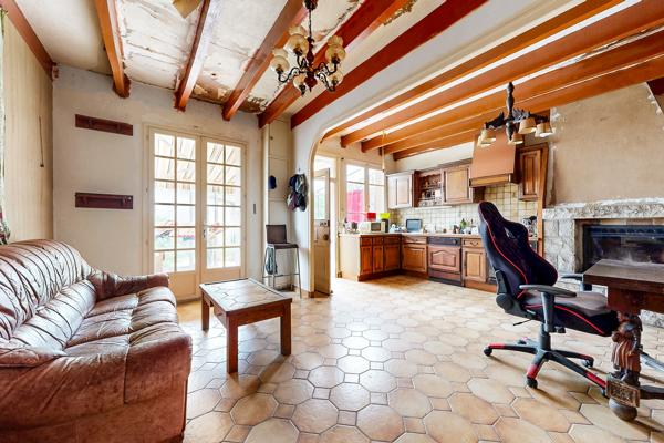 Maison à rénover de 145 m² avec dépendances et plus d’un hectare de terrain – Le Mené