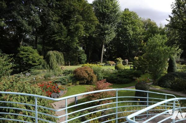 Magnifique Manoir situé à Caudry. 15 pièces. Piscine. Sauna. Parc paysager.